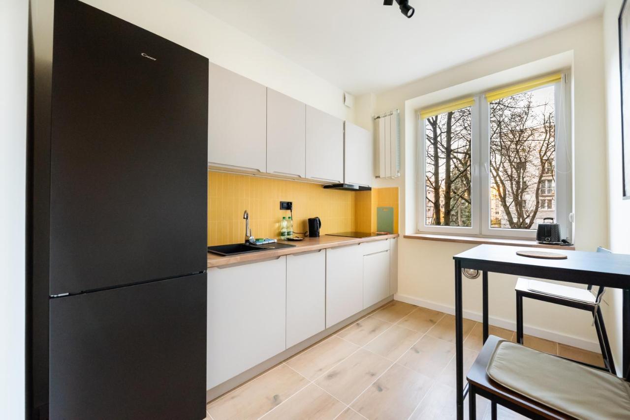 Ochota Sunny Apartment วอร์ซอ ภายนอก รูปภาพ