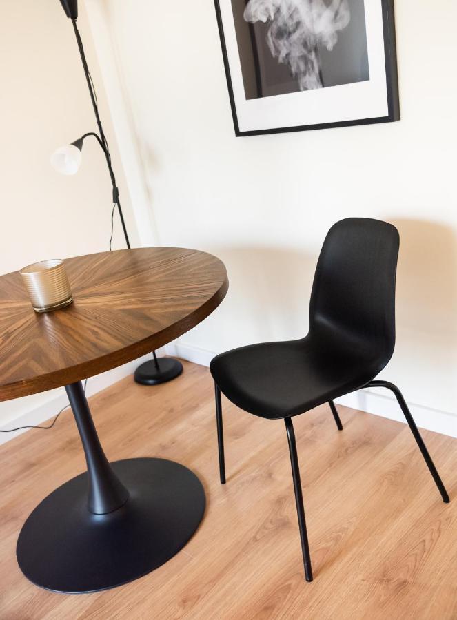 Ochota Sunny Apartment วอร์ซอ ภายนอก รูปภาพ