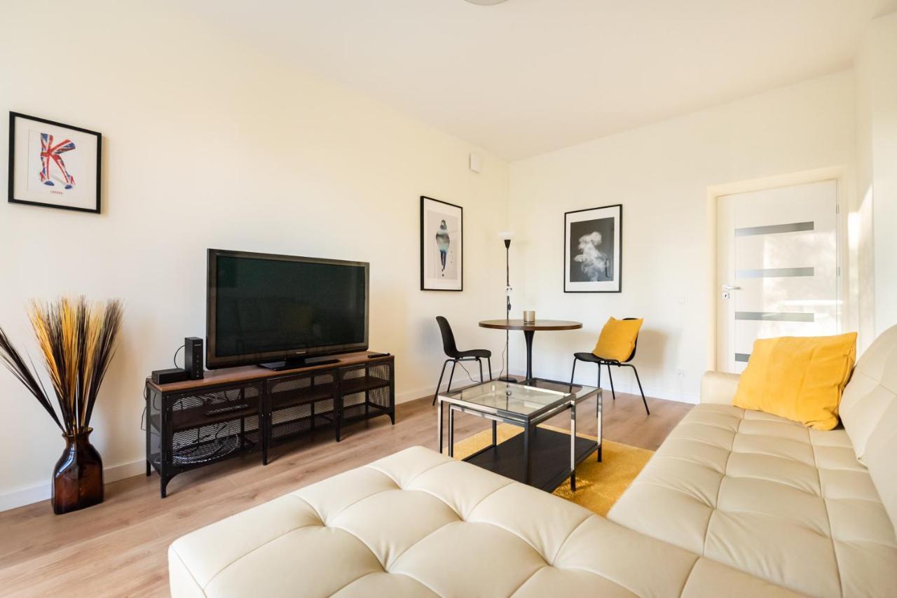 Ochota Sunny Apartment วอร์ซอ ภายนอก รูปภาพ